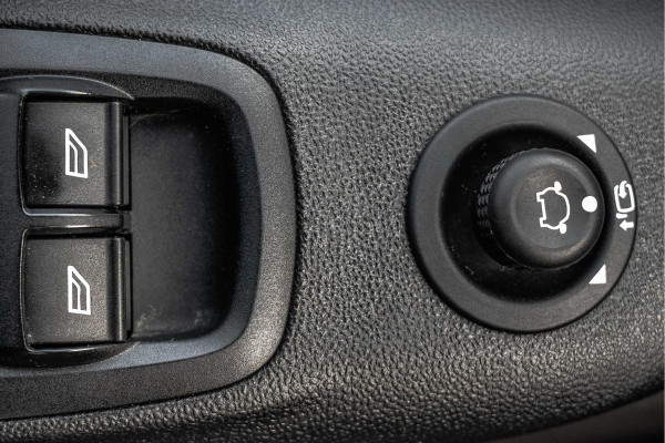 Ford Transit Custom 2.0 EcoBlue L2H1 | DC 5-Zits | 1e Eigenaar | Cruise | PDC | Stoelverw. | Airco | Trekhaak
