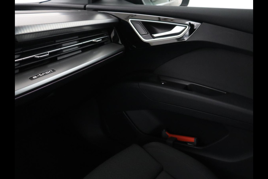 Audi Q4 e-tron 40 Advanced edition 77 kWh | SOH 96,2 % | Achteruitrijcamera | Trekhaak | Cruisecontrol adaptief | Virtual display | Elektrische achterklep