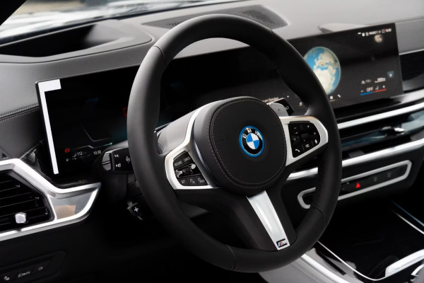 BMW X5 xDrive50e M-SPORT Pro ** LED, GRAU LEDER, NAVI+, PANO, DR.ASS+, TREKH, 22-invh LMV, LUCHT ** Ex BMW - UNFALLFREI ** ** INFORMEER OOK NAAR ONZE AANTREKKELIJKE FINANCIAL-LEASE TARIEVEN **