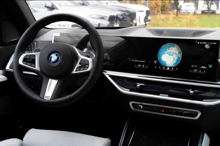 BMW X5 xDrive50e M-SPORT Pro ** LED, GRAU LEDER, NAVI+, PANO, DR.ASS+, TREKH, 22-invh LMV, LUCHT ** Ex BMW - UNFALLFREI ** ** INFORMEER OOK NAAR ONZE AANTREKKELIJKE FINANCIAL-LEASE TARIEVEN **