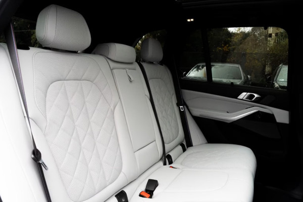 BMW X5 xDrive50e M-SPORT Pro ** LED, GRAU LEDER, NAVI+, PANO, DR.ASS+, TREKH, 22-invh LMV, LUCHT ** Ex BMW - UNFALLFREI ** ** INFORMEER OOK NAAR ONZE AANTREKKELIJKE FINANCIAL-LEASE TARIEVEN **