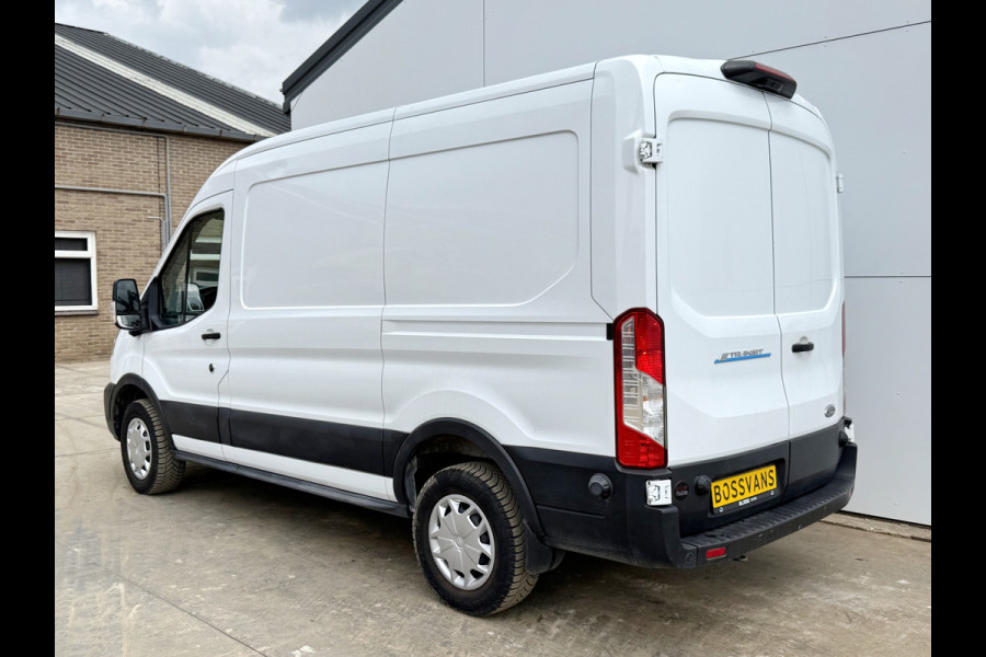 Ford E-Transit 68kWh 184PK L2H2 317km WLTP BEV Snelladen 360° Camera Stoelverwarming Cruise control Climate control Carplay Navigatie Parkeerse