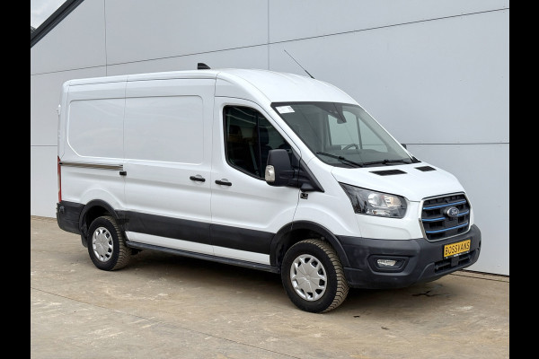 Ford E-Transit 68kWh 184PK L2H2 317km WLTP BEV Snelladen 360° Camera Stoelverwarming Cruise control Climate control Carplay Navigatie Parkeerse