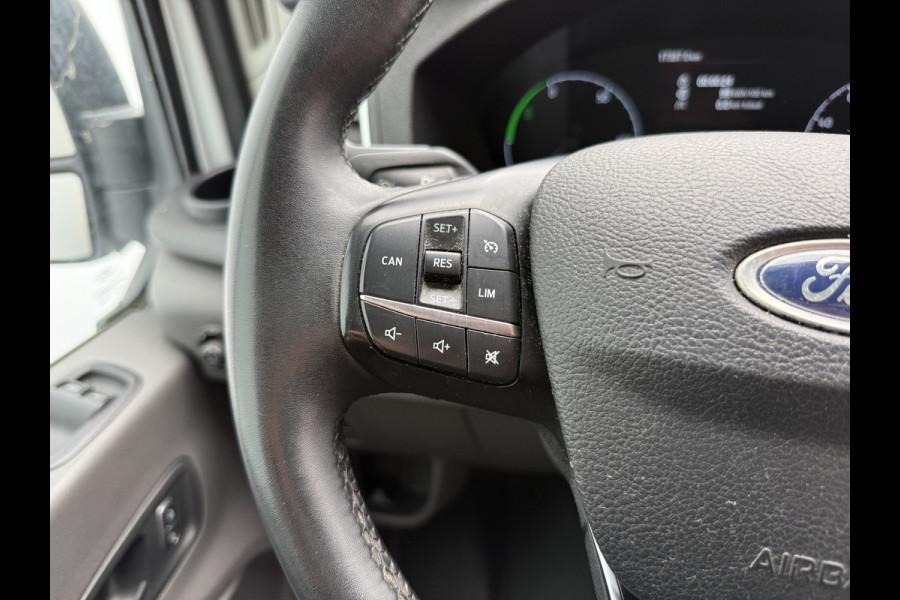 Ford E-Transit 68kWh 184PK L2H2 317km WLTP BEV Snelladen 360° Camera Stoelverwarming Cruise control Climate control Carplay Navigatie Parkeerse
