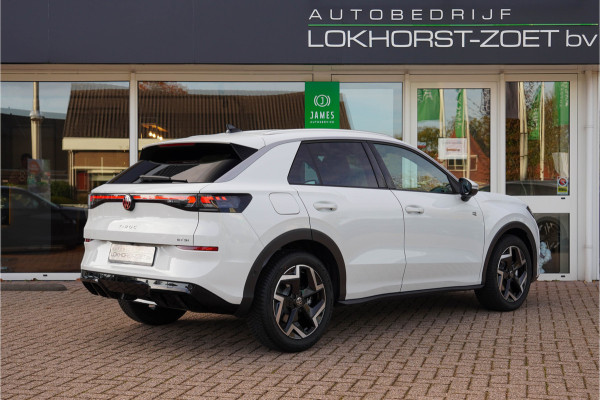 Volkswagen T-Roc 1.5 eTsi R-Line First Edition | Trekhaak | Matrix | Camera