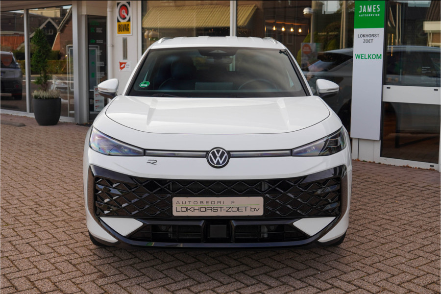 Volkswagen T-Roc 1.5 eTsi R-Line First Edition | Trekhaak | Matrix | Camera