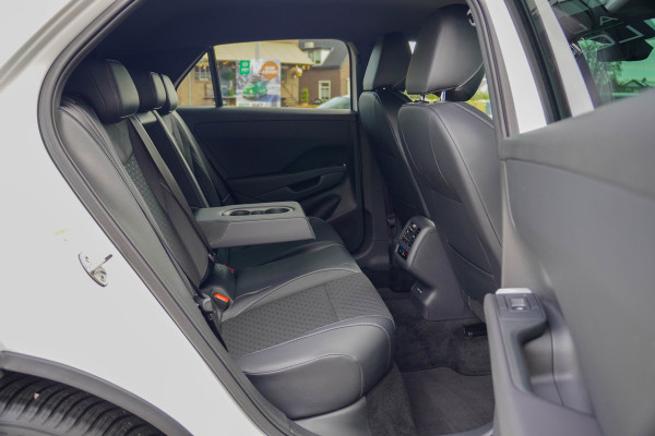 Volkswagen T-Roc 1.5 eTsi R-Line First Edition | Trekhaak | Matrix | Camera
