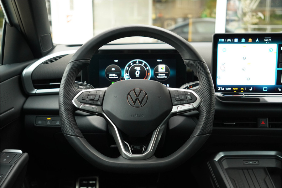 Volkswagen T-Roc 1.5 eTsi R-Line First Edition | Trekhaak | Matrix | Camera