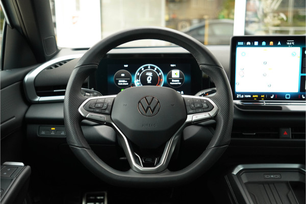 Volkswagen T-Roc 1.5 eTsi R-Line First Edition | Trekhaak | Matrix | Camera