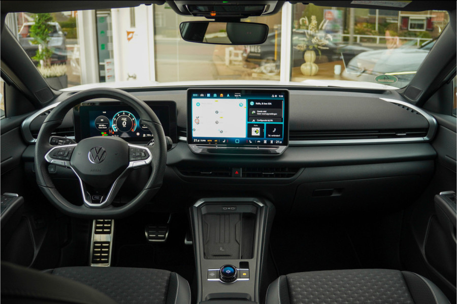 Volkswagen T-Roc 1.5 eTsi R-Line First Edition | Trekhaak | Matrix | Camera