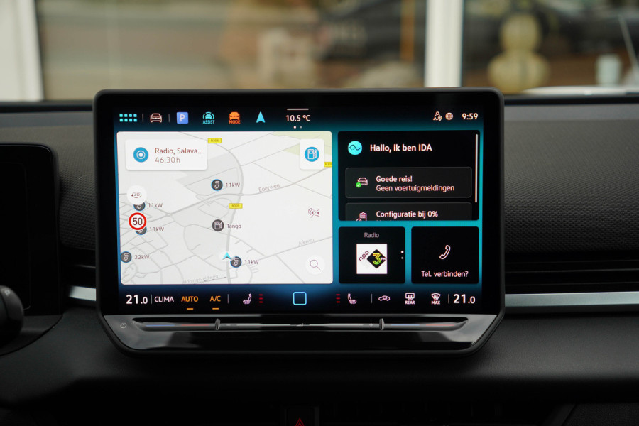 Volkswagen T-Roc 1.5 eTsi R-Line First Edition | Trekhaak | Matrix | Camera