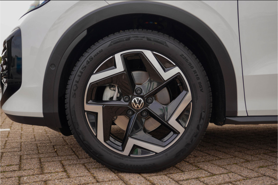 Volkswagen T-Roc 1.5 eTsi R-Line First Edition | Trekhaak | Matrix | Camera