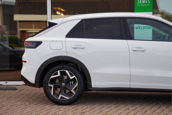 Volkswagen T-Roc 1.5 eTsi R-Line First Edition | Trekhaak | Matrix | Camera