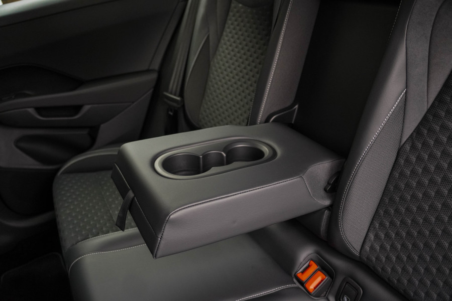Volkswagen T-Roc 1.5 eTsi R-Line First Edition | Trekhaak | Matrix | Camera