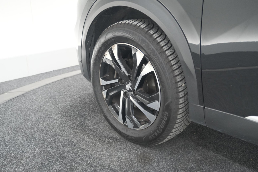 Peugeot 2008 PureTech 130 GT-Line | Camera | Adaptieve Cruise Control | Allseason Banden | Navigatie