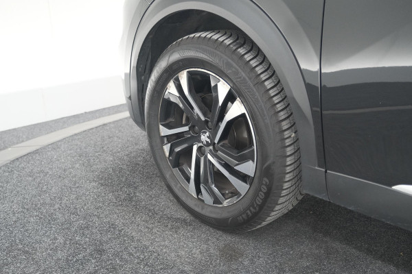 Peugeot 2008 PureTech 130 GT-Line | Camera | Adaptieve Cruise Control | Allseason Banden | Navigatie
