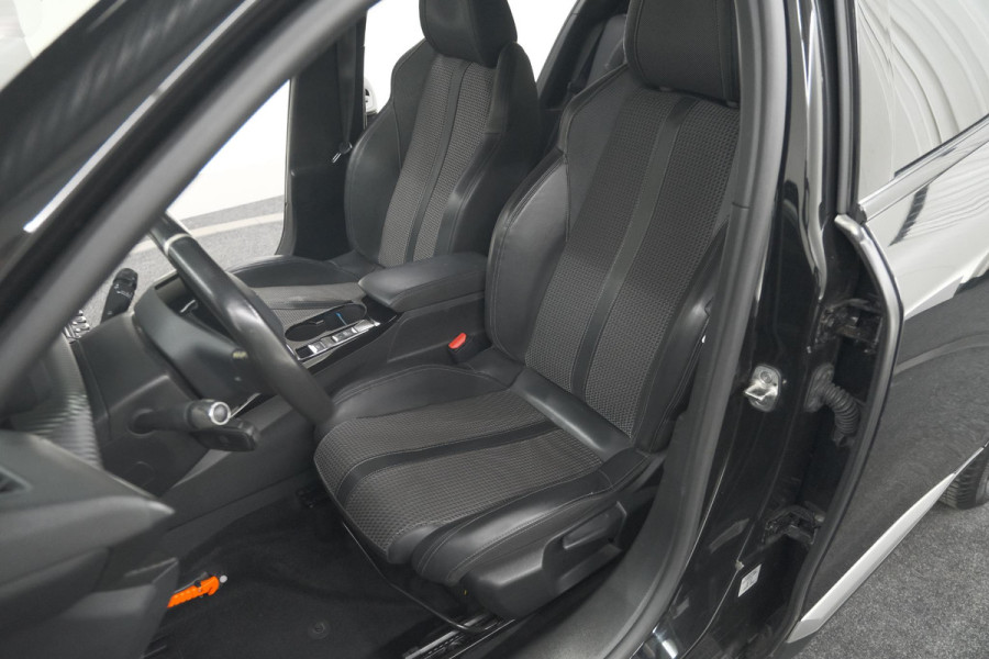 Peugeot 2008 PureTech 130 GT-Line | Camera | Adaptieve Cruise Control | Allseason Banden | Navigatie