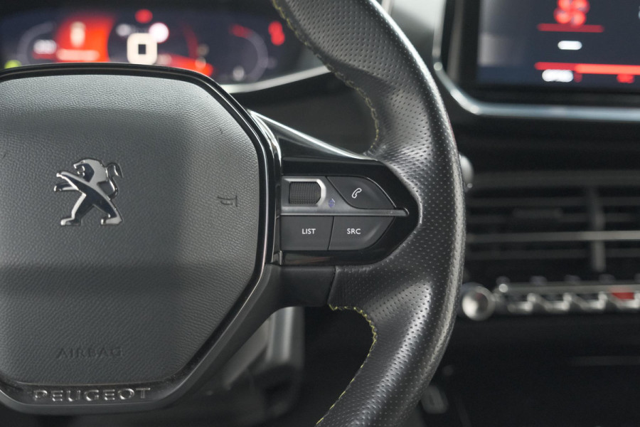 Peugeot 2008 PureTech 130 GT-Line | Camera | Adaptieve Cruise Control | Allseason Banden | Navigatie