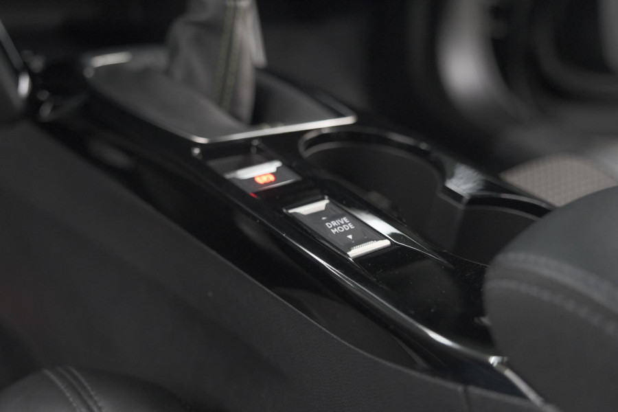 Peugeot 2008 PureTech 130 GT-Line | Camera | Adaptieve Cruise Control | Allseason Banden | Navigatie