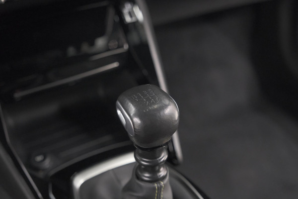Peugeot 2008 PureTech 130 GT-Line | Camera | Adaptieve Cruise Control | Allseason Banden | Navigatie