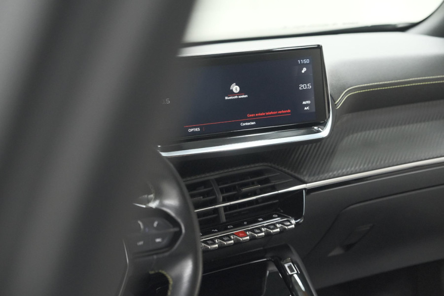 Peugeot 2008 PureTech 130 GT-Line | Camera | Adaptieve Cruise Control | Allseason Banden | Navigatie