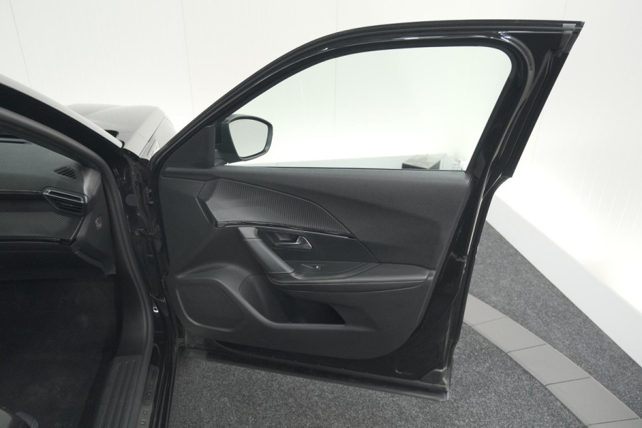 Peugeot 2008 PureTech 130 GT-Line | Camera | Adaptieve Cruise Control | Allseason Banden | Navigatie