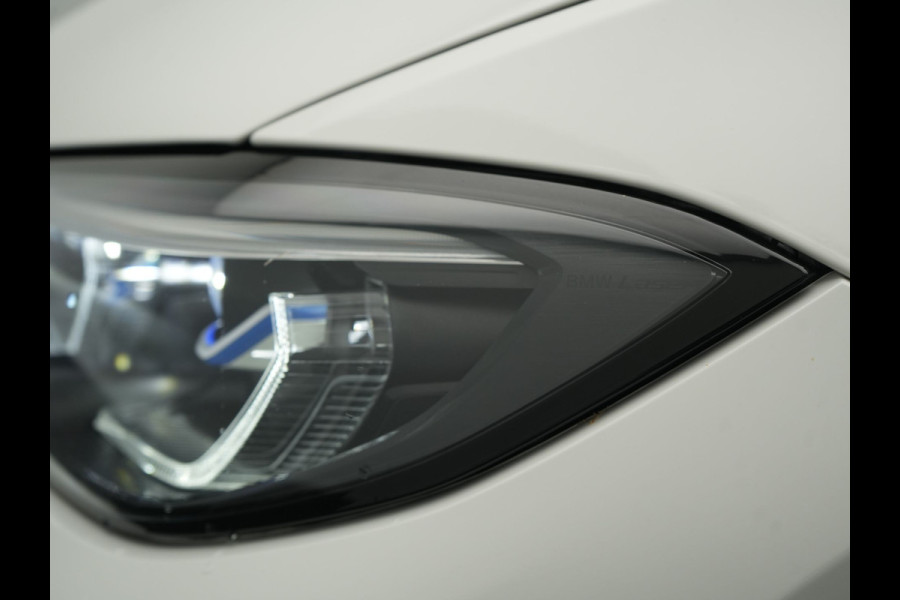 BMW 3 Serie Touring 320i M Sport Perfomance Parts 184pk | Panodak | Adaptive Cruise | Laser LED | Sportuitlaat Kleppen Besturing | Lederen Sportstoelen Verwarmd | Sfeerverlichting | Apple Carplay | 20"L.M | Navigatie | DAB |
