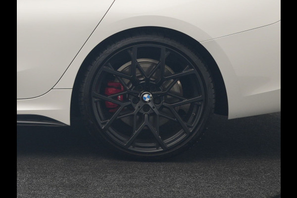 BMW 3 Serie Touring 320i M Sport Perfomance Parts 184pk | Panodak | Adaptive Cruise | Laser LED | Sportuitlaat Kleppen Besturing | Lederen Sportstoelen Verwarmd | Sfeerverlichting | Apple Carplay | 20"L.M | Navigatie | DAB |