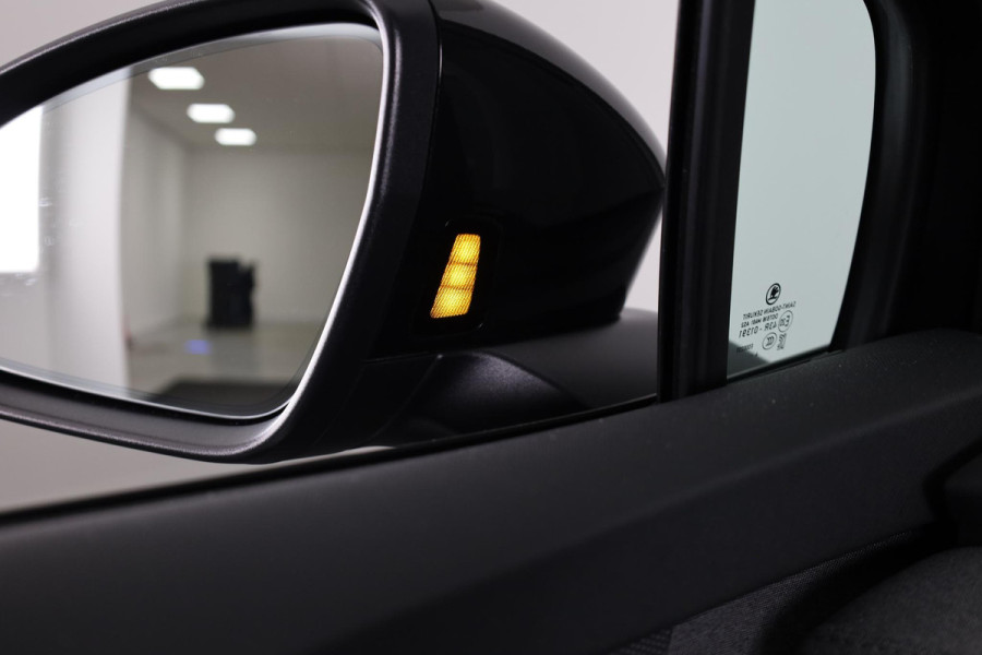 Škoda Enyaq Selection 170pk | Navigatie | Parkeersensoren | Achteruitrijcamera | Lichtmetalen velgen 19" | Verwarmbare voorstoelen | Dode hoek detectie