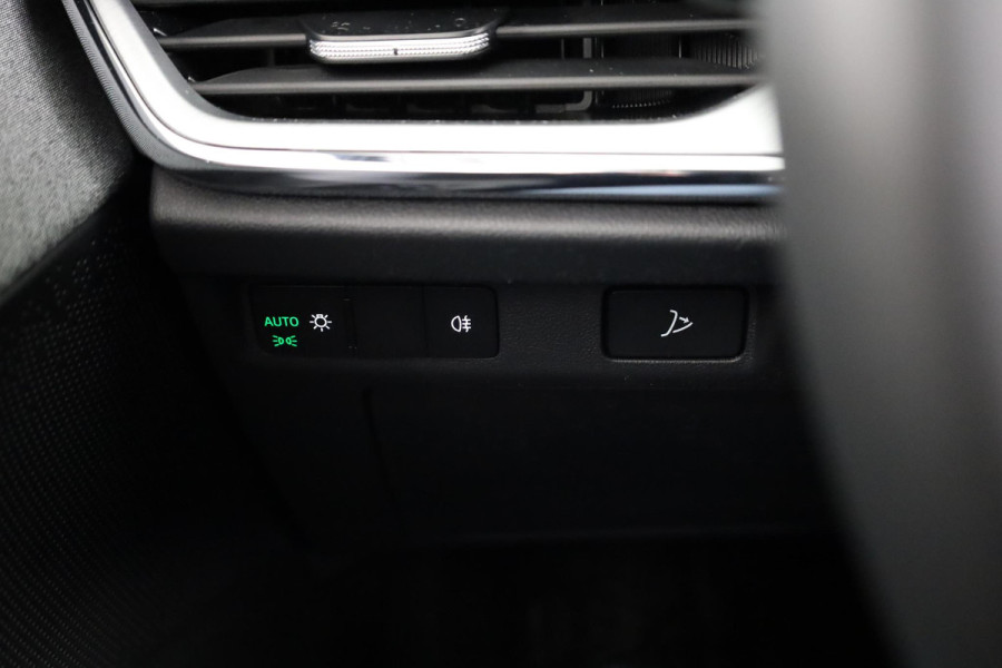 Škoda Enyaq Selection 170pk | Navigatie | Parkeersensoren | Achteruitrijcamera | Lichtmetalen velgen 19" | Verwarmbare voorstoelen | Dode hoek detectie