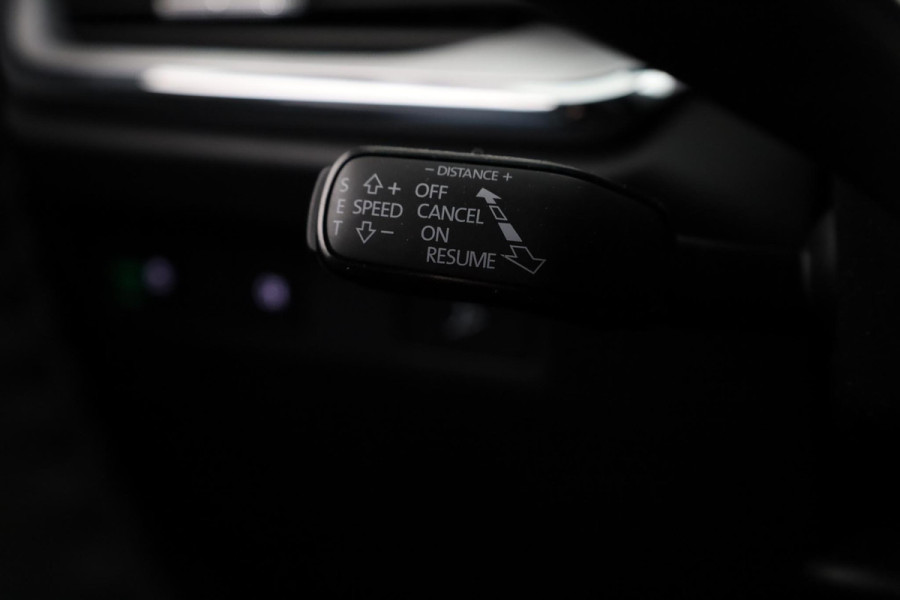 Škoda Enyaq Selection 170pk | Navigatie | Parkeersensoren | Achteruitrijcamera | Lichtmetalen velgen 19" | Verwarmbare voorstoelen | Dode hoek detectie
