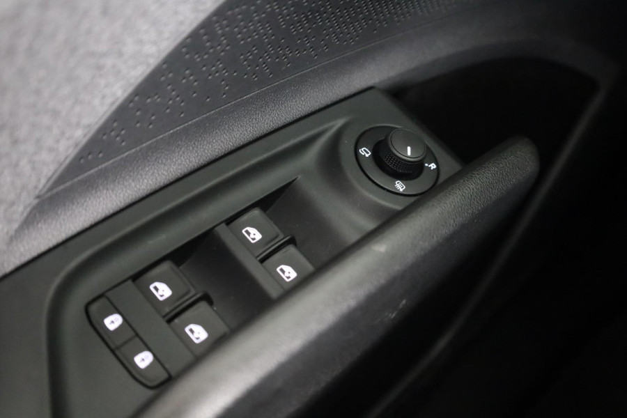 Škoda Enyaq Selection 170pk | Navigatie | Parkeersensoren | Achteruitrijcamera | Lichtmetalen velgen 19" | Verwarmbare voorstoelen | Dode hoek detectie