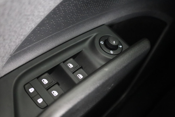 Škoda Enyaq Selection 170pk | Navigatie | Parkeersensoren | Achteruitrijcamera | Lichtmetalen velgen 19" | Verwarmbare voorstoelen | Dode hoek detectie