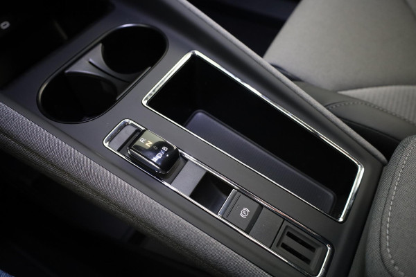 Škoda Enyaq Selection 170pk | Navigatie | Parkeersensoren | Achteruitrijcamera | Lichtmetalen velgen 19" | Verwarmbare voorstoelen | Dode hoek detectie