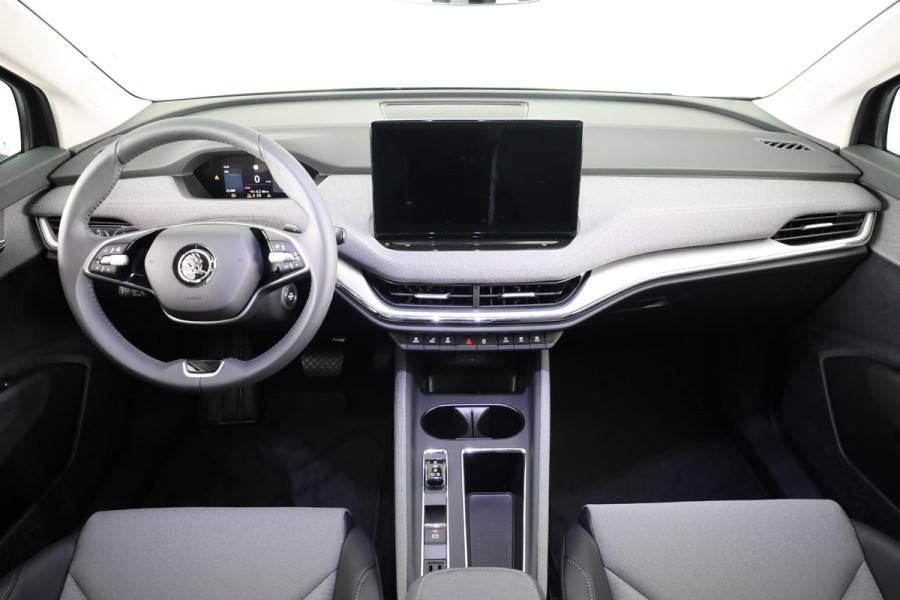 Škoda Enyaq Selection 170pk | Navigatie | Parkeersensoren | Achteruitrijcamera | Lichtmetalen velgen 19" | Verwarmbare voorstoelen | Dode hoek detectie