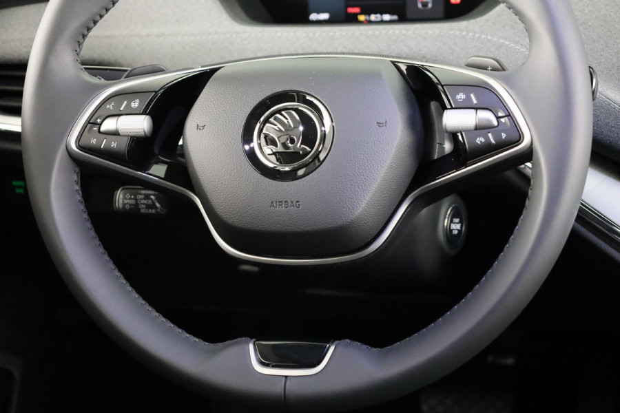 Škoda Enyaq Selection 170pk | Navigatie | Parkeersensoren | Achteruitrijcamera | Lichtmetalen velgen 19" | Verwarmbare voorstoelen | Dode hoek detectie