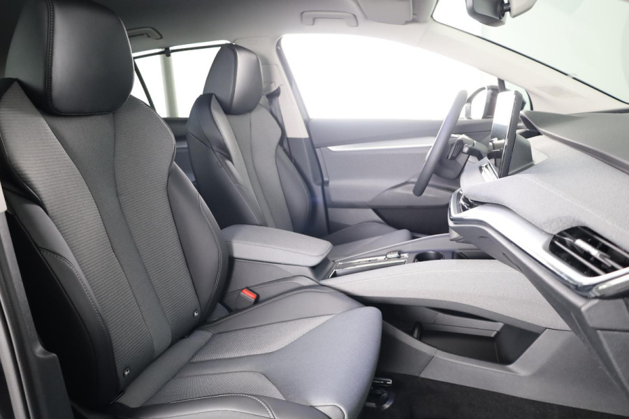 Škoda Enyaq Selection 170pk | Navigatie | Parkeersensoren | Achteruitrijcamera | Lichtmetalen velgen 19" | Verwarmbare voorstoelen | Dode hoek detectie