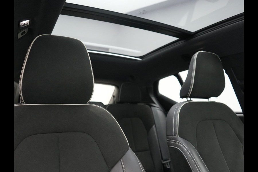 Volvo XC40 T5 Ultimate Dark PHEV 262pk Dealer O.H | SOH 89,2% | Trekhaak Af Fabriek | Panodak | Adaptive Cruise | 360 Camera | Harman / Kardon | Alcantara Sportstoelen Memory & Verwarmd | Stuur Verwarmd | Blis | Keyless | Apple Carplay | Navigatie | DAB | 19"L.M | Plug In Hybrid |