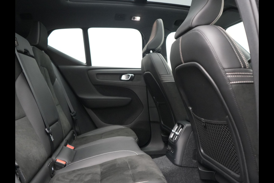 Volvo XC40 T5 Ultimate Dark PHEV 262pk Dealer O.H | SOH 89,2% | Trekhaak Af Fabriek | Panodak | Adaptive Cruise | 360 Camera | Harman / Kardon | Alcantara Sportstoelen Memory & Verwarmd | Stuur Verwarmd | Blis | Keyless | Apple Carplay | Navigatie | DAB | 19"L.M | Plug In Hybrid |