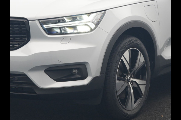 Volvo XC40 T5 Ultimate Dark PHEV 262pk Dealer O.H | SOH 89,2% | Trekhaak Af Fabriek | Panodak | Adaptive Cruise | 360 Camera | Harman / Kardon | Alcantara Sportstoelen Memory & Verwarmd | Stuur Verwarmd | Blis | Keyless | Apple Carplay | Navigatie | DAB | 19"L.M | Plug In Hybrid |