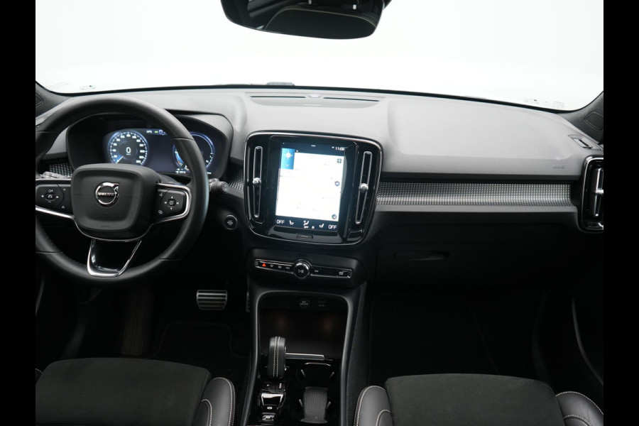 Volvo XC40 T5 Ultimate Dark PHEV 262pk Dealer O.H | SOH 89,2% | Trekhaak Af Fabriek | Panodak | Adaptive Cruise | 360 Camera | Harman / Kardon | Alcantara Sportstoelen Memory & Verwarmd | Stuur Verwarmd | Blis | Keyless | Apple Carplay | Navigatie | DAB | 19"L.M | Plug In Hybrid |