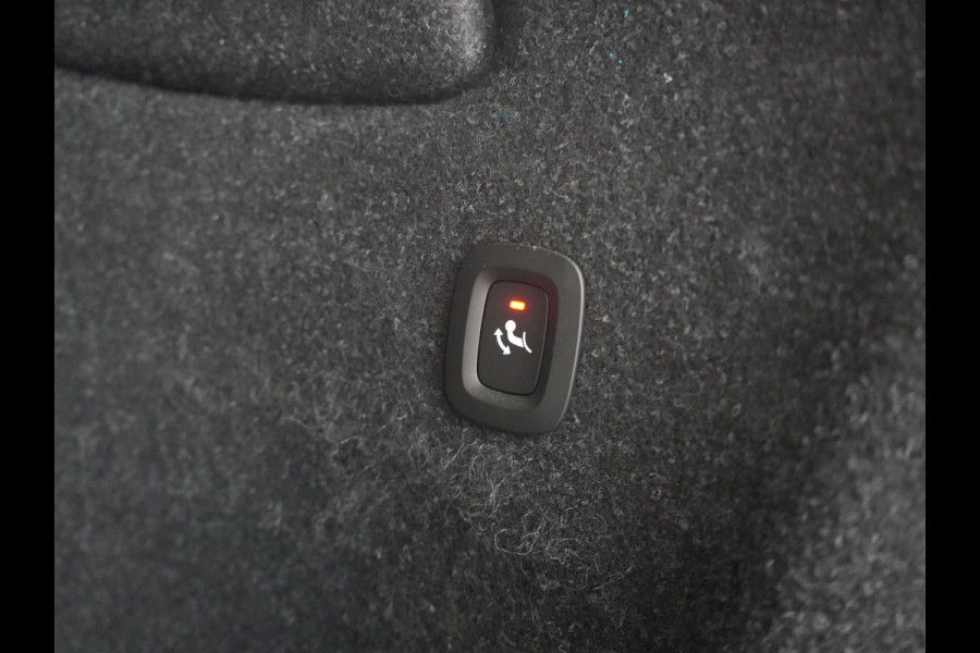 Volvo XC40 T5 Ultimate Dark PHEV 262pk Dealer O.H | SOH 89,2% | Trekhaak Af Fabriek | Panodak | Adaptive Cruise | 360 Camera | Harman / Kardon | Alcantara Sportstoelen Memory & Verwarmd | Stuur Verwarmd | Blis | Keyless | Apple Carplay | Navigatie | DAB | 19"L.M | Plug In Hybrid |
