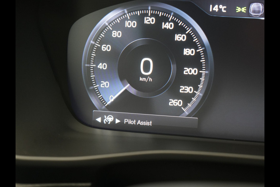 Volvo XC40 T5 Ultimate Dark PHEV 262pk Dealer O.H | SOH 89,2% | Trekhaak Af Fabriek | Panodak | Adaptive Cruise | 360 Camera | Harman / Kardon | Alcantara Sportstoelen Memory & Verwarmd | Stuur Verwarmd | Blis | Keyless | Apple Carplay | Navigatie | DAB | 19"L.M | Plug In Hybrid |