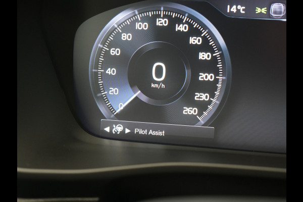 Volvo XC40 T5 Ultimate Dark PHEV 262pk Dealer O.H | SOH 89,2% | Trekhaak Af Fabriek | Panodak | Adaptive Cruise | 360 Camera | Harman / Kardon | Alcantara Sportstoelen Memory & Verwarmd | Stuur Verwarmd | Blis | Keyless | Apple Carplay | Navigatie | DAB | 19"L.M | Plug In Hybrid |