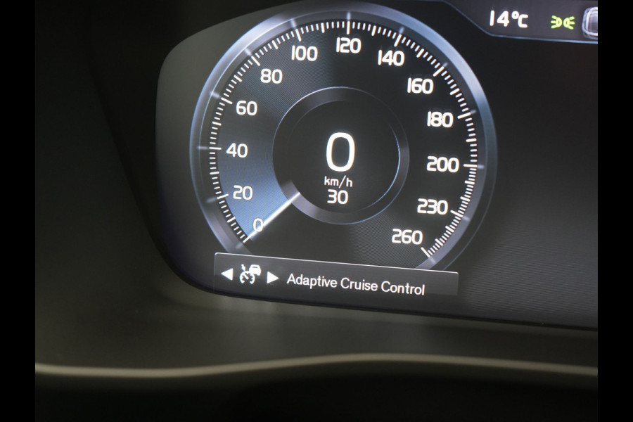 Volvo XC40 T5 Ultimate Dark PHEV 262pk Dealer O.H | SOH 89,2% | Trekhaak Af Fabriek | Panodak | Adaptive Cruise | 360 Camera | Harman / Kardon | Alcantara Sportstoelen Memory & Verwarmd | Stuur Verwarmd | Blis | Keyless | Apple Carplay | Navigatie | DAB | 19"L.M | Plug In Hybrid |