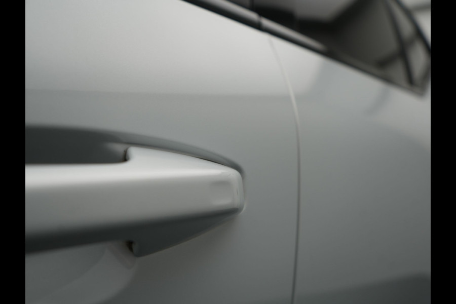 Volvo XC40 T5 Ultimate Dark PHEV 262pk Dealer O.H | SOH 89,2% | Trekhaak Af Fabriek | Panodak | Adaptive Cruise | 360 Camera | Harman / Kardon | Alcantara Sportstoelen Memory & Verwarmd | Stuur Verwarmd | Blis | Keyless | Apple Carplay | Navigatie | DAB | 19"L.M | Plug In Hybrid |