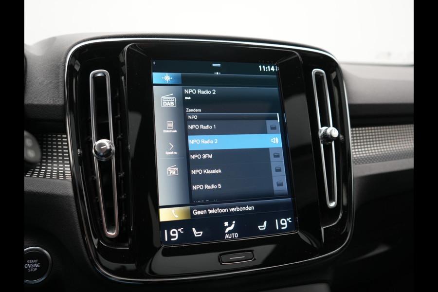 Volvo XC40 T5 Ultimate Dark PHEV 262pk Dealer O.H | SOH 89,2% | Trekhaak Af Fabriek | Panodak | Adaptive Cruise | 360 Camera | Harman / Kardon | Alcantara Sportstoelen Memory & Verwarmd | Stuur Verwarmd | Blis | Keyless | Apple Carplay | Navigatie | DAB | 19"L.M | Plug In Hybrid |