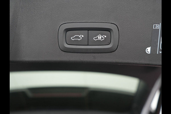 Volvo XC40 T5 Ultimate Dark PHEV 262pk Dealer O.H | SOH 89,2% | Trekhaak Af Fabriek | Panodak | Adaptive Cruise | 360 Camera | Harman / Kardon | Alcantara Sportstoelen Memory & Verwarmd | Stuur Verwarmd | Blis | Keyless | Apple Carplay | Navigatie | DAB | 19"L.M | Plug In Hybrid |