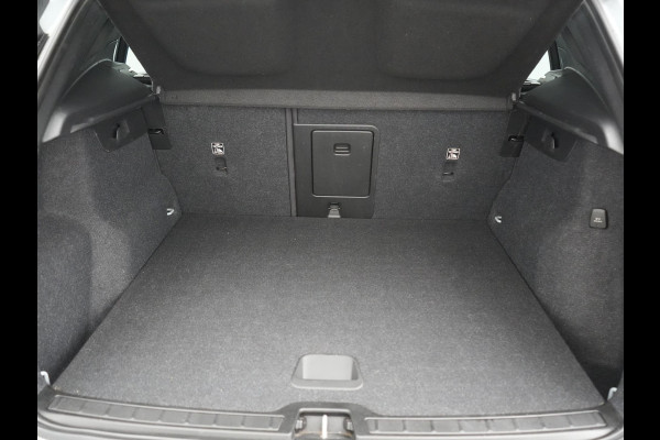 Volvo XC40 T5 Ultimate Dark PHEV 262pk Dealer O.H | SOH 89,2% | Trekhaak Af Fabriek | Panodak | Adaptive Cruise | 360 Camera | Harman / Kardon | Alcantara Sportstoelen Memory & Verwarmd | Stuur Verwarmd | Blis | Keyless | Apple Carplay | Navigatie | DAB | 19"L.M | Plug In Hybrid |