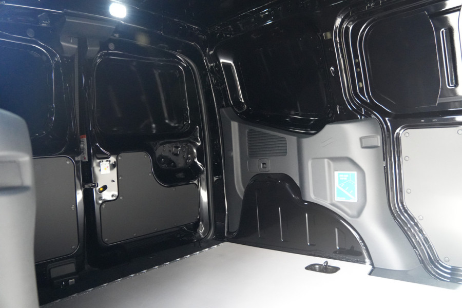 Ford E-Transit Courier Trend 46 kWh 136pk - Stoel/Stuurverwarming - Vloerplaat - Camera - Cruise - Carplay/Android - Rijklaar